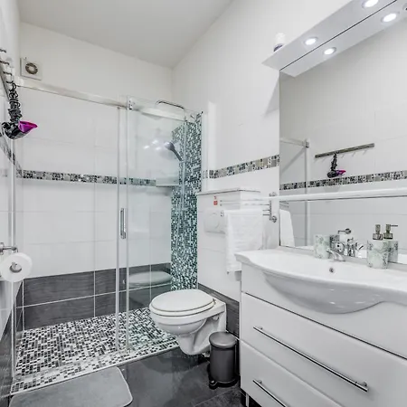 Slavica-new-with Jacuzzi アパート スプリト