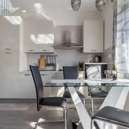 Slavica-new-with Jacuzzi スプリト